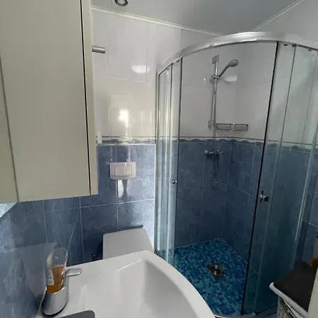 Apartman Sara 8 * Celina